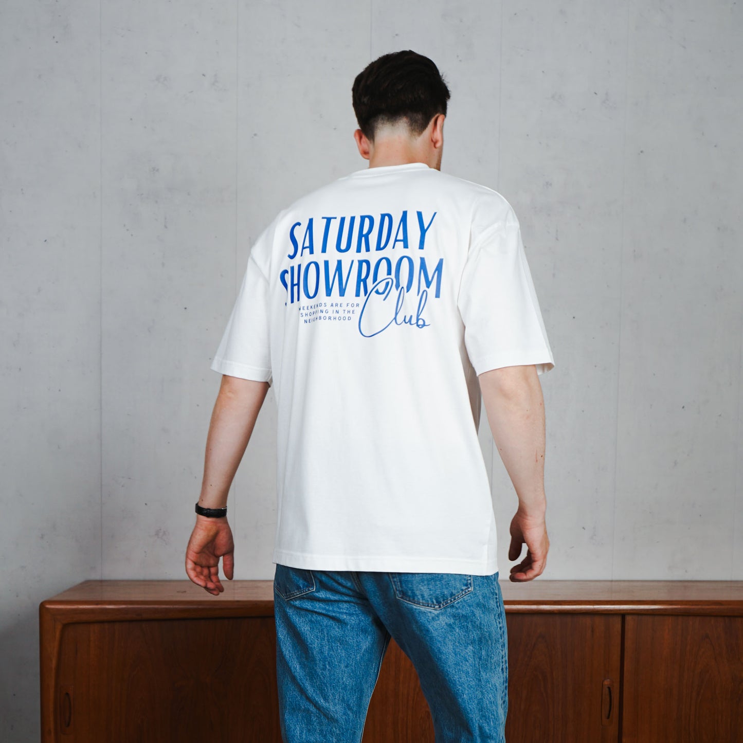 T-Shirt "Saturday Showroom Club" Oversized