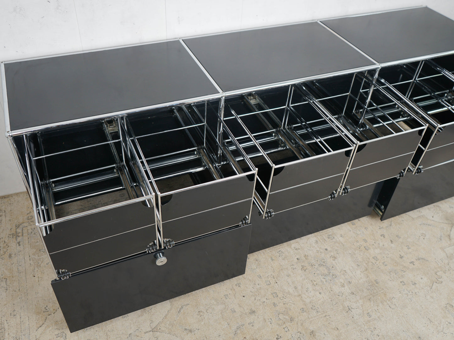 USM Haller Sideboard Graphitschwarz Hängeregister