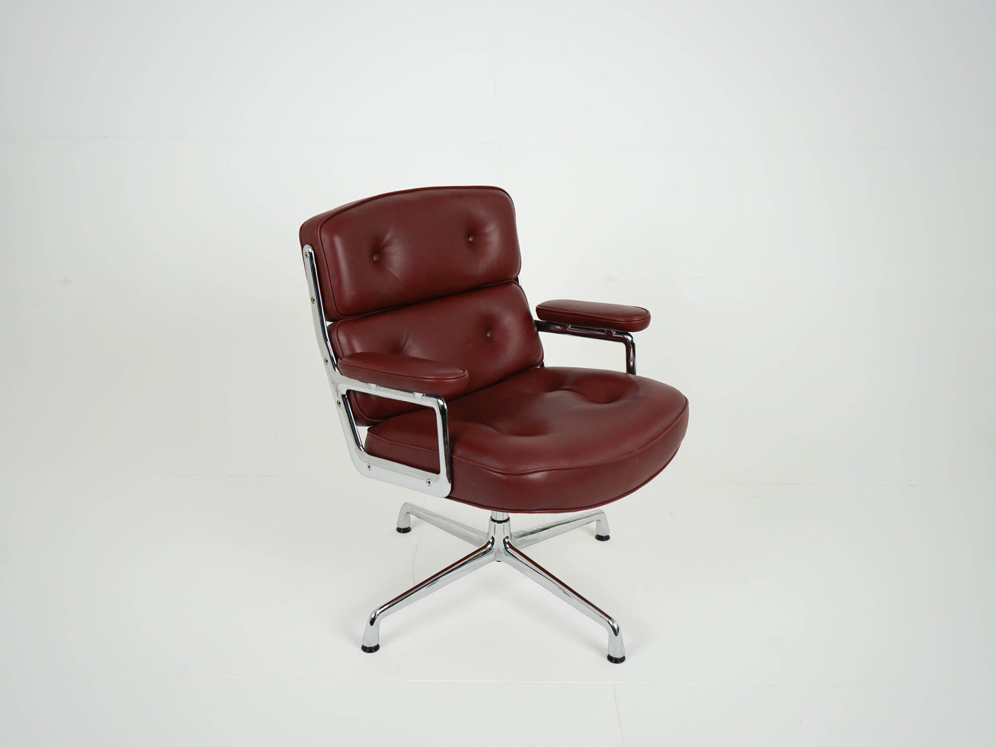 Vintage Charles Eames Lobby Chair ES108 by Herman Miller 1970s