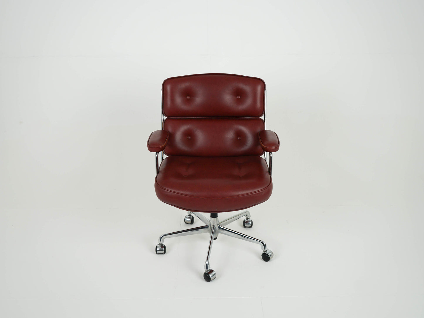 Vintage Charles Eames Lobby Chair ES104 by Herman Miller 1970s