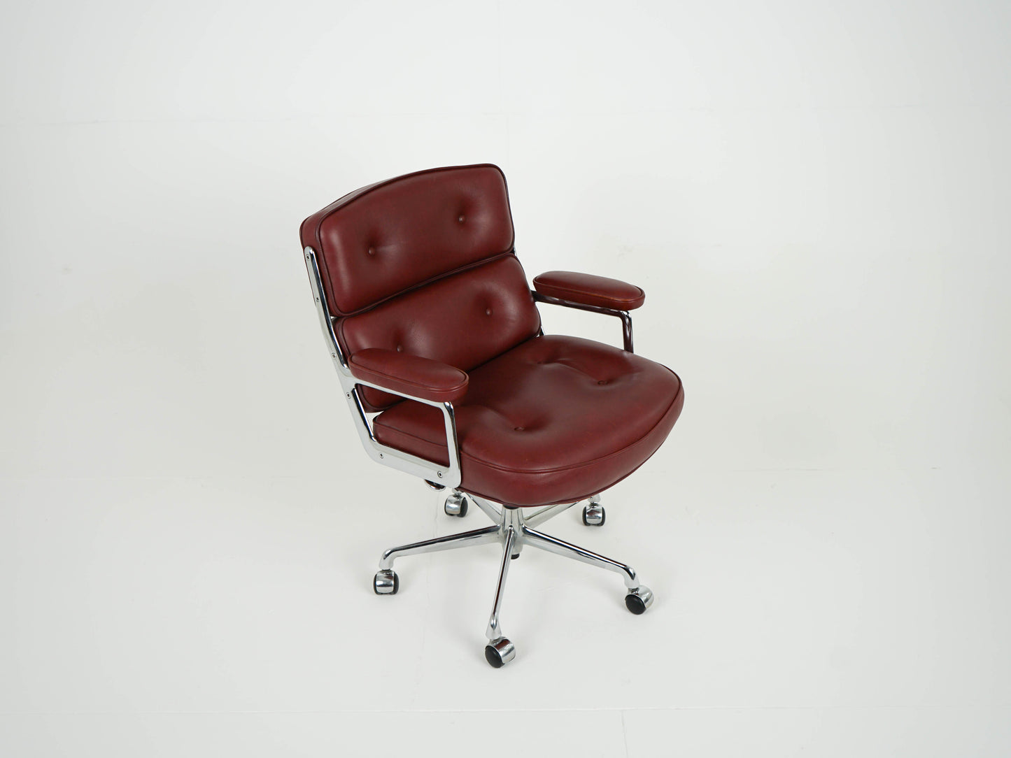Vintage Charles Eames Lobby Chair ES104 by Herman Miller 1970s