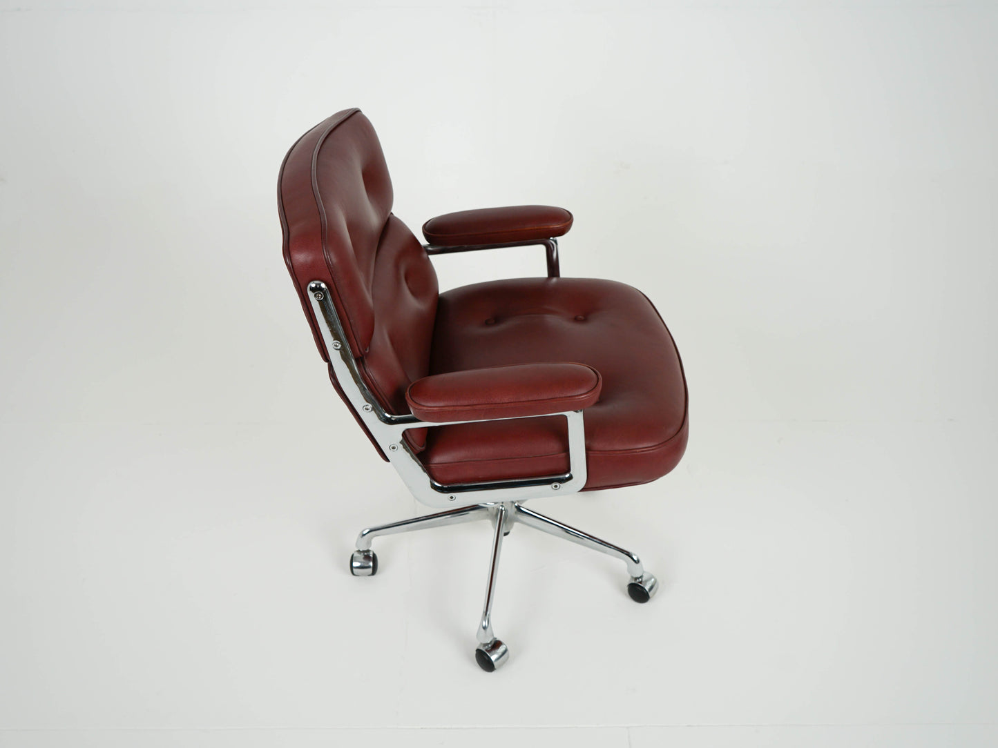 Vintage Charles Eames Lobby Chair ES104 by Herman Miller 1970s