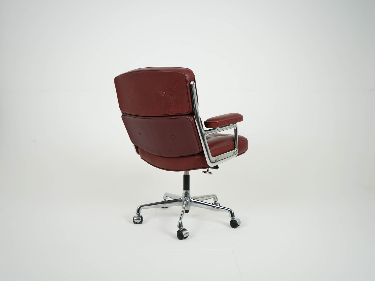 Vintage Charles Eames Lobby Chair ES104 by Herman Miller 1970s