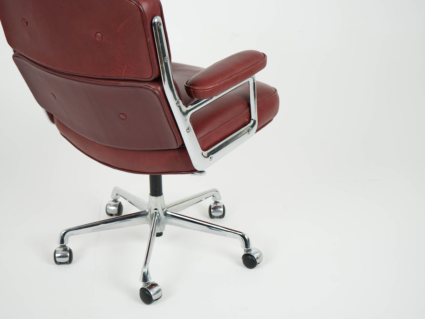 Vintage Charles Eames Lobby Chair ES104 by Herman Miller 1970s