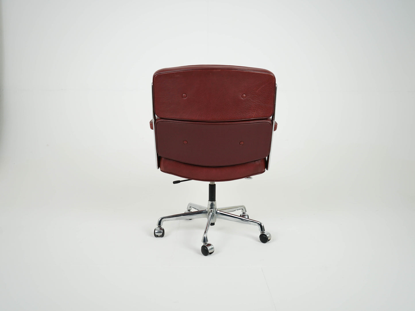 Vintage Charles Eames Lobby Chair ES104 by Herman Miller 1970s