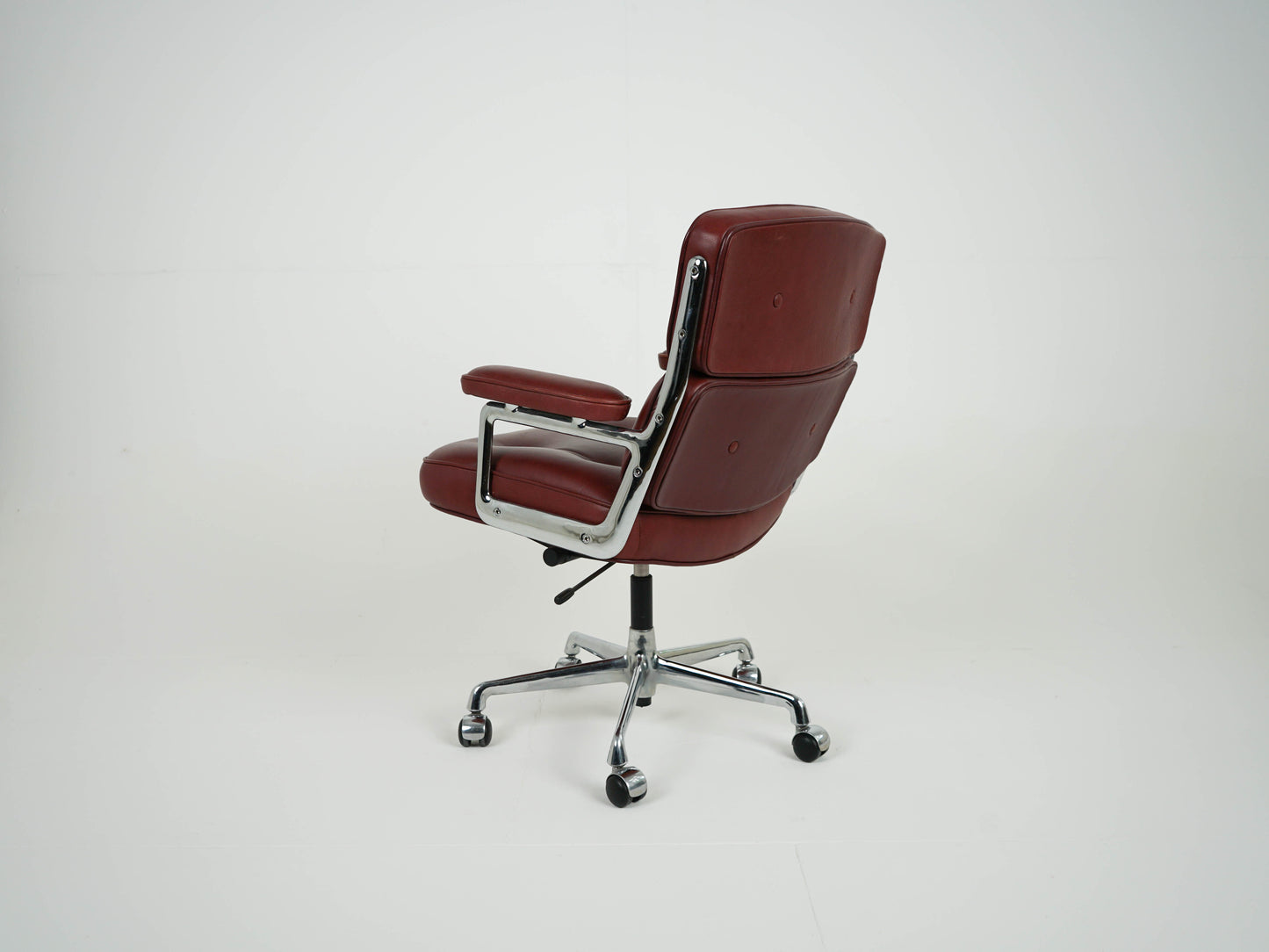 Vintage Charles Eames Lobby Chair ES104 by Herman Miller 1970s