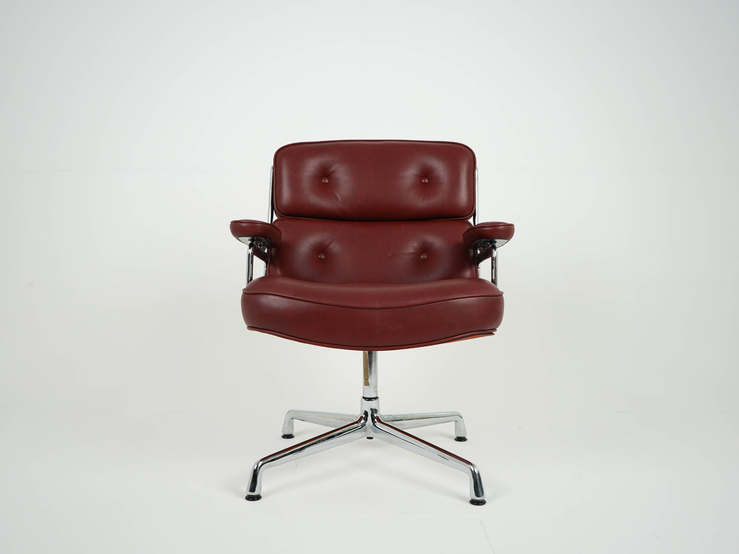 Vintage Charles Eames Lobby Chair ES108 by Herman Miller 1970s