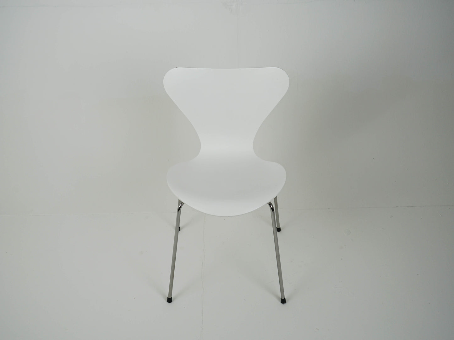 Fritz Hansen Serie 7 weiß von Arne Jacobsen