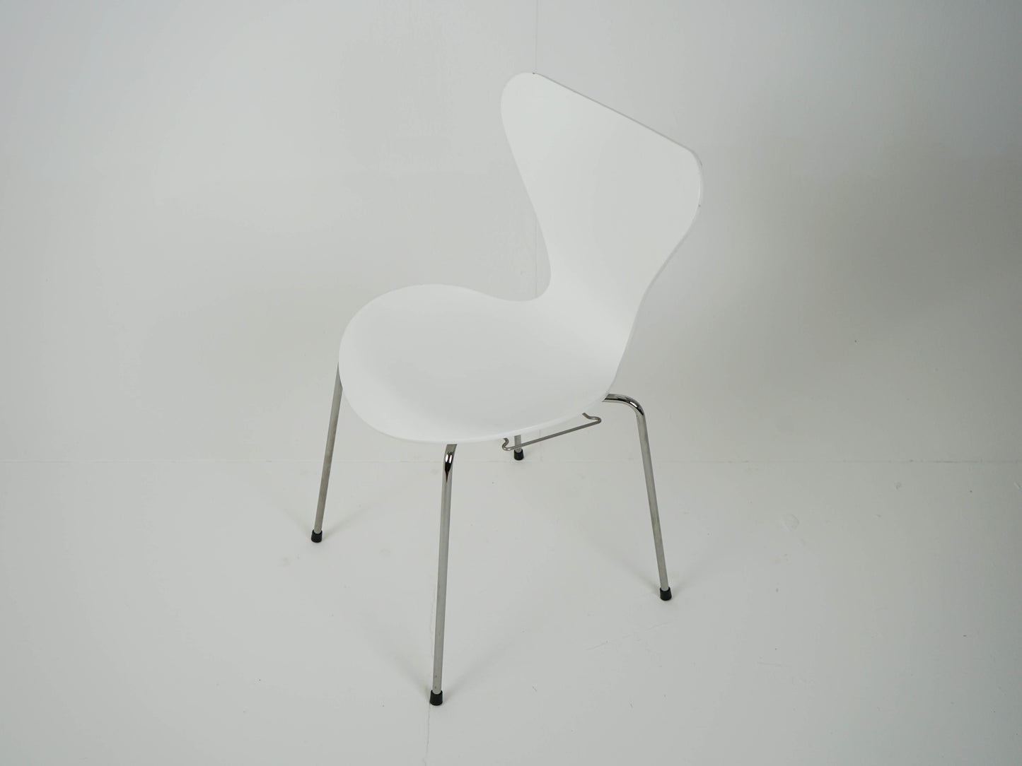 Fritz Hansen Serie 7 weiß von Arne Jacobsen