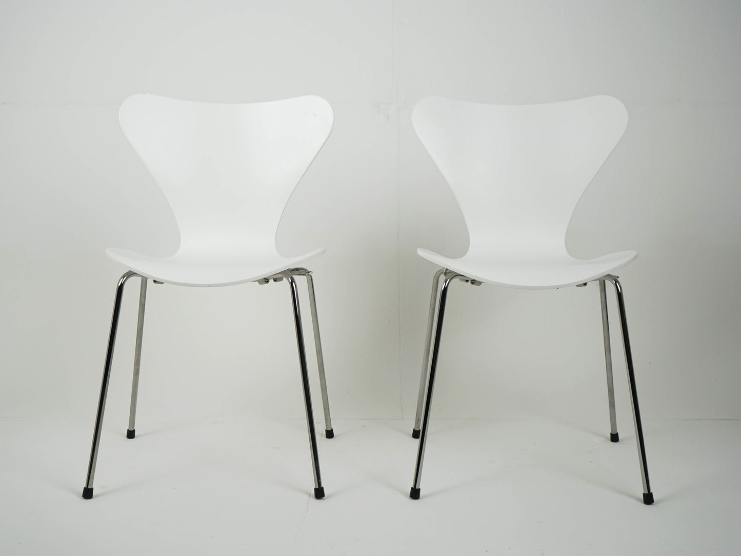 Fritz Hansen Serie 7 weiß von Arne Jacobsen
