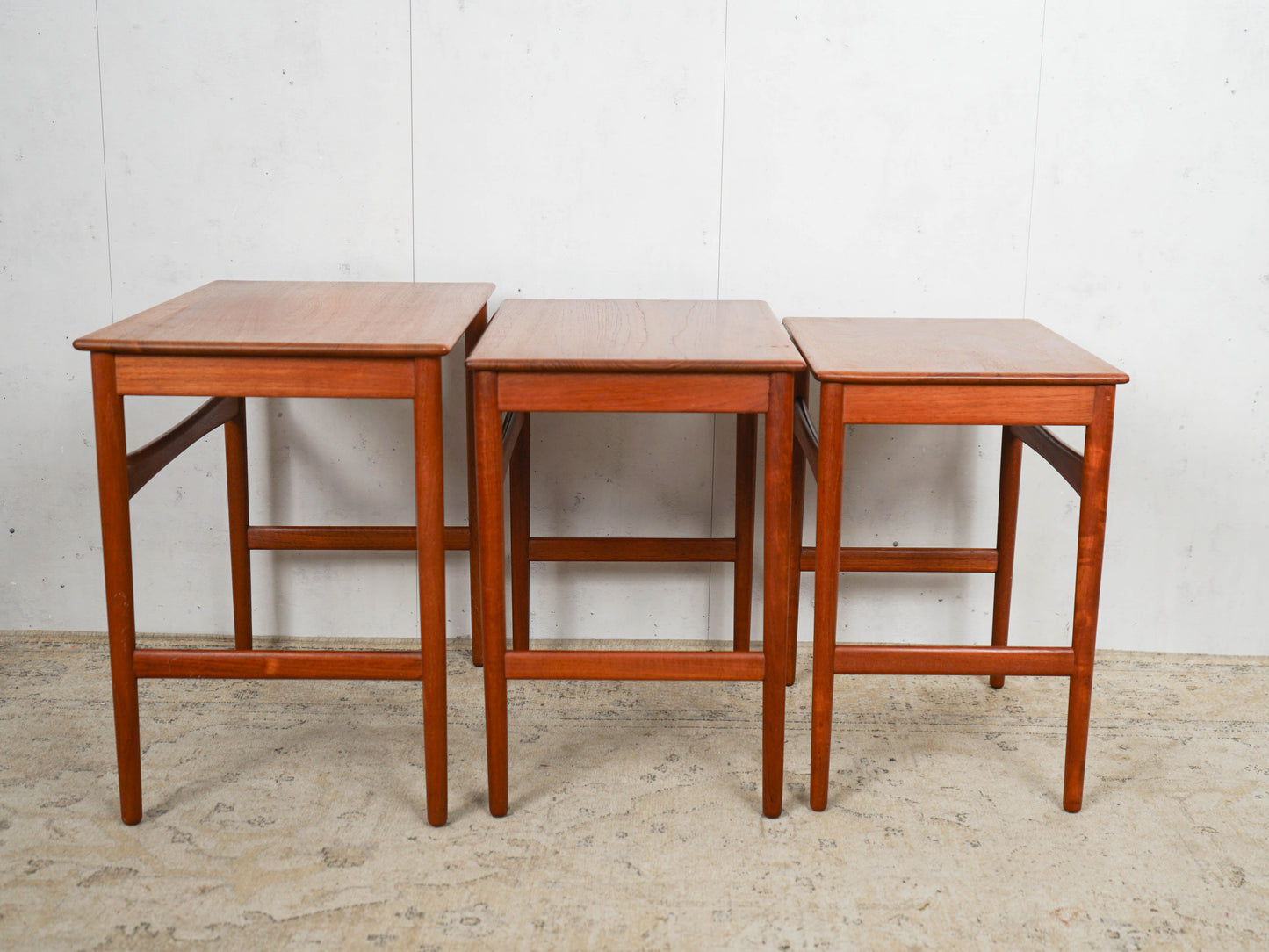 Teak Satztische Beistelltisch Hans J. Wegner für Andreas Tuck
