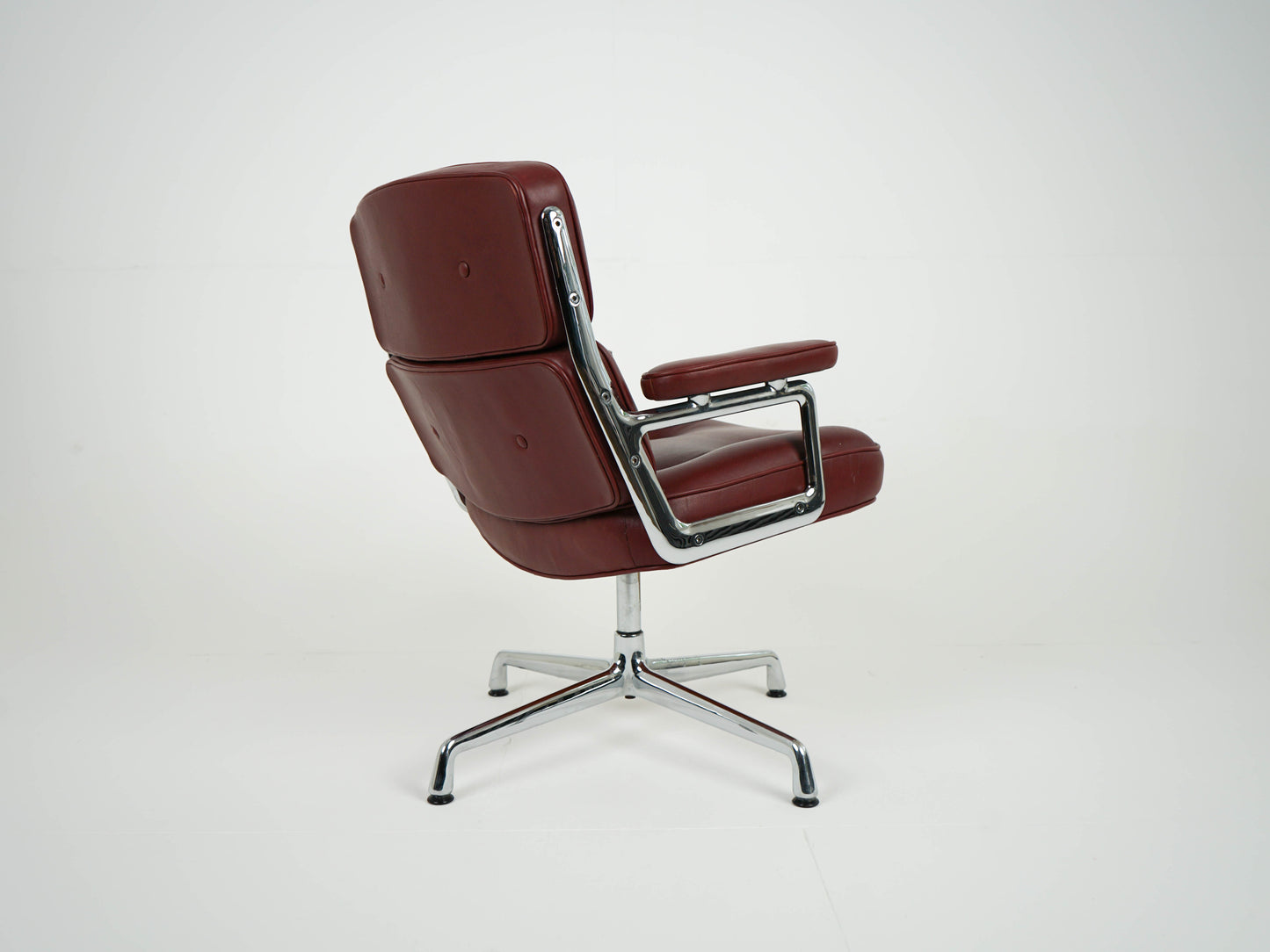 Vintage Charles Eames Lobby Chair ES108 by Herman Miller 1970s