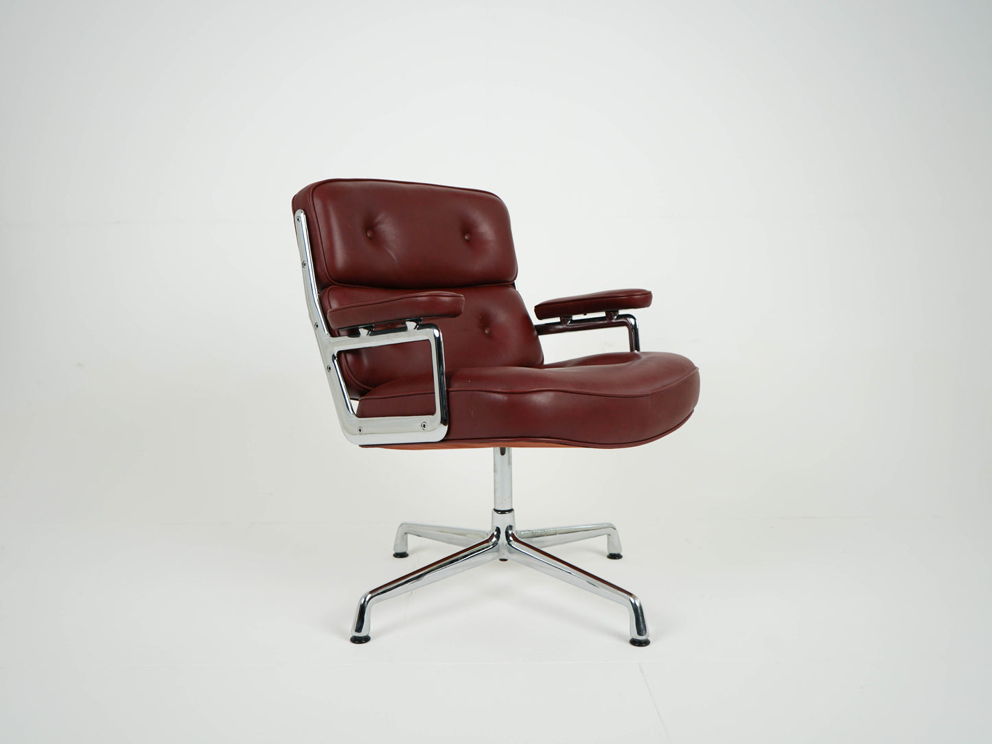 Vintage Charles Eames Lobby Chair ES108 by Herman Miller 1970s