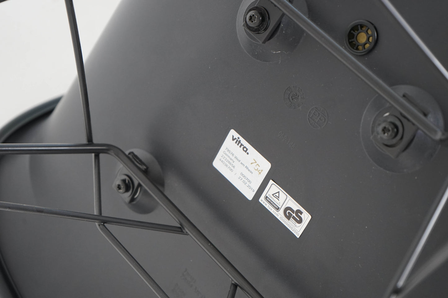 RAR Eames Plastic Chair Rot