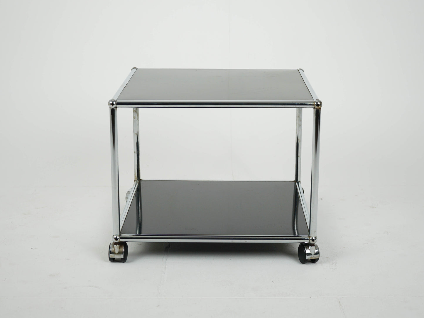 USM Haller Beistelltisch Graphitschwarz