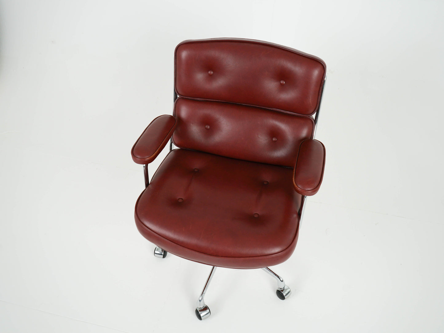 Vintage Charles Eames Lobby Chair ES104 by Herman Miller 1970s