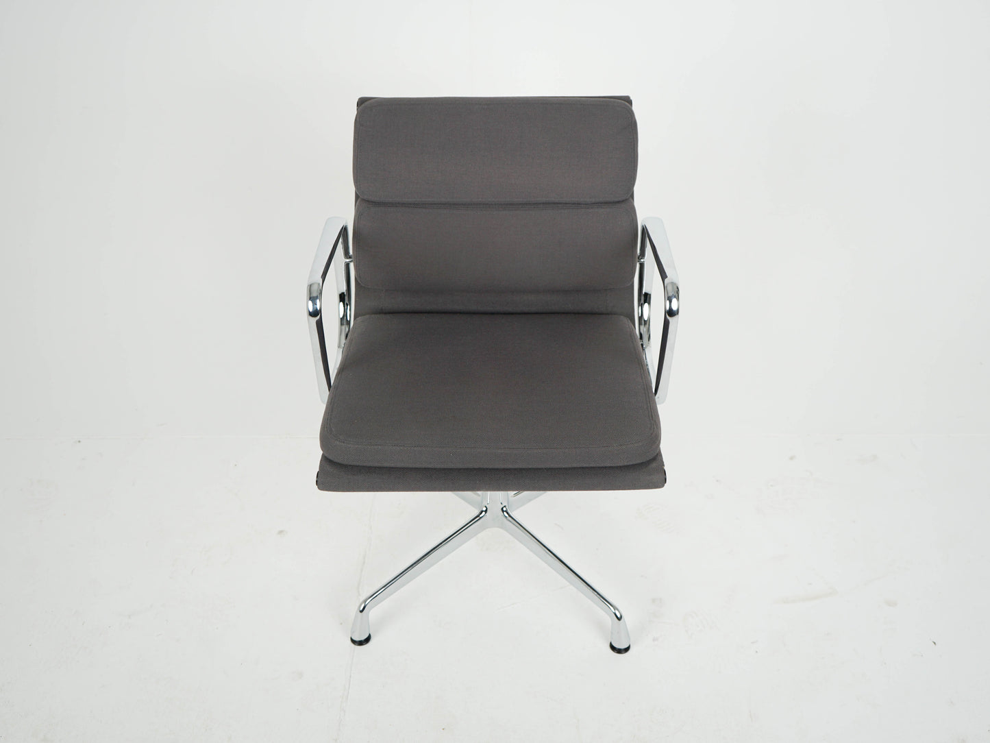 Vitra EA208 Soft Pad Chair in Grau Eames Refurbished