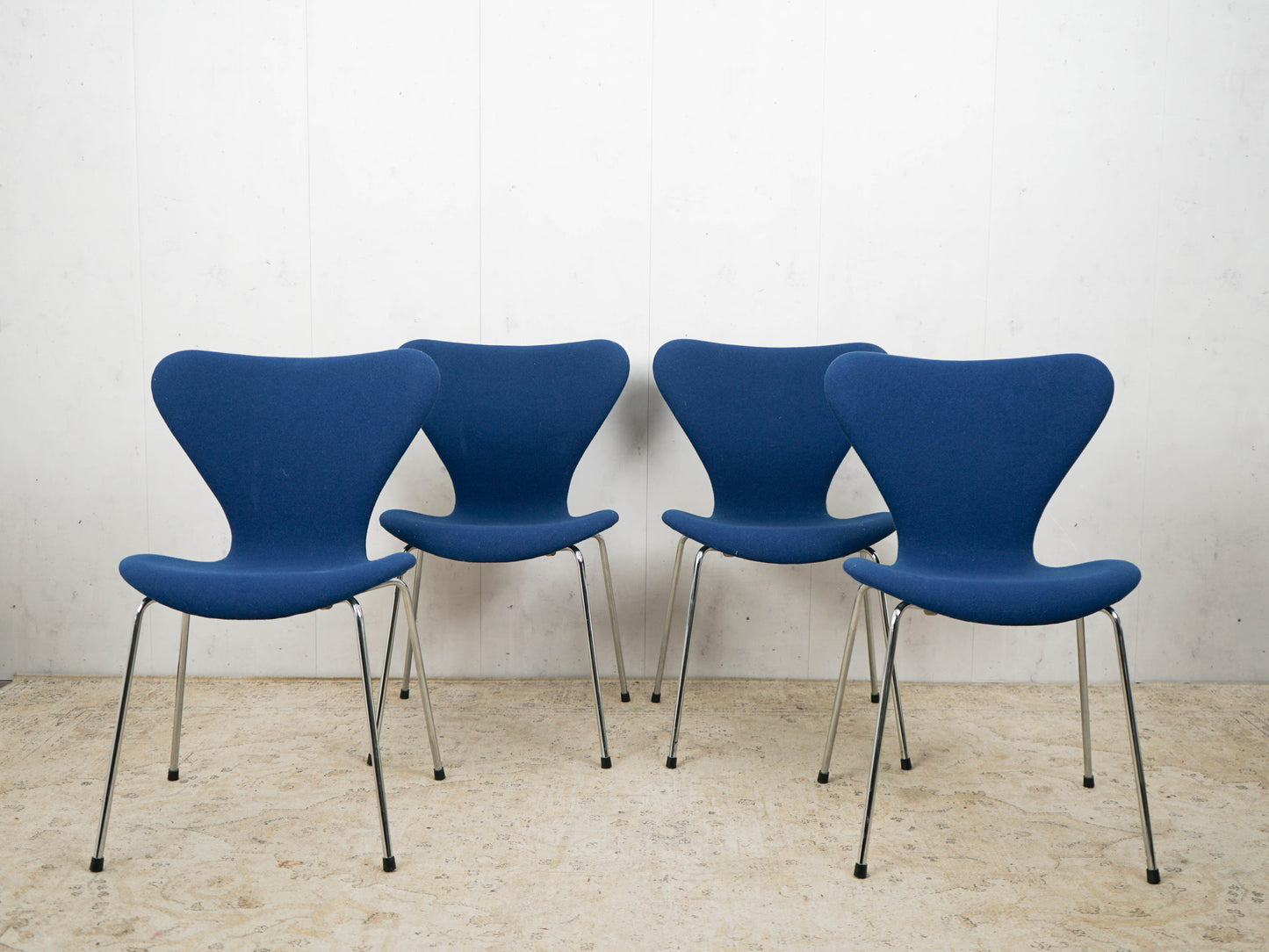 SET 4 x Fritz Hansen Serie 7 3107 von Arne Jacobsen Vollpolster Bezug