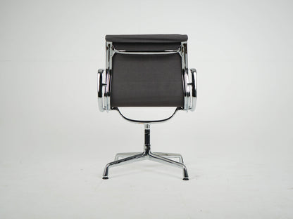 Vitra EA208 Soft Pad Chair in Grau Eames Refurbished