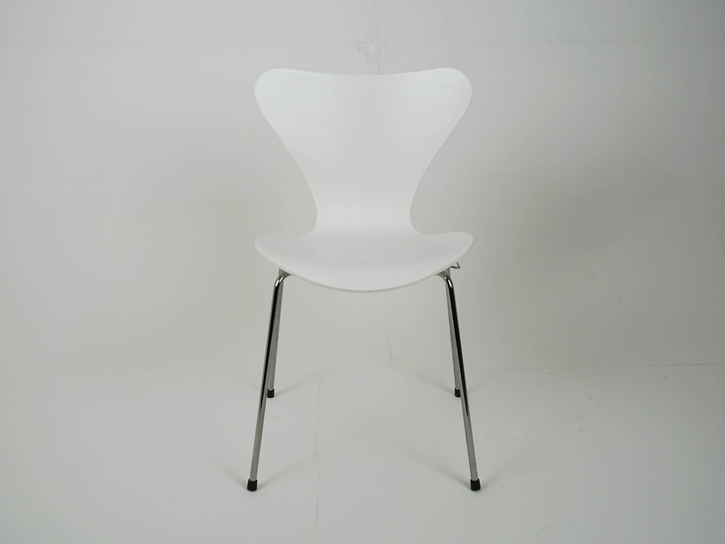 Fritz Hansen Serie 7 weiß von Arne Jacobsen