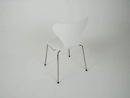 Fritz Hansen Serie 7 weiß von Arne Jacobsen