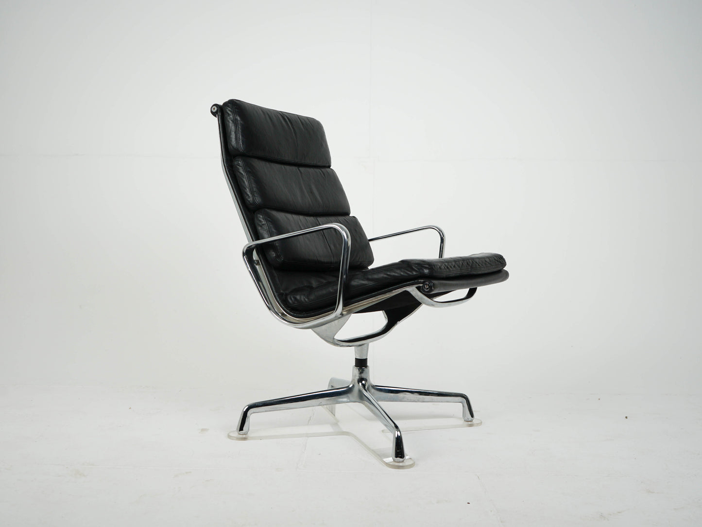 Hermann Miller EA 216 Soft Pad Lounge Chair Sessel Leder