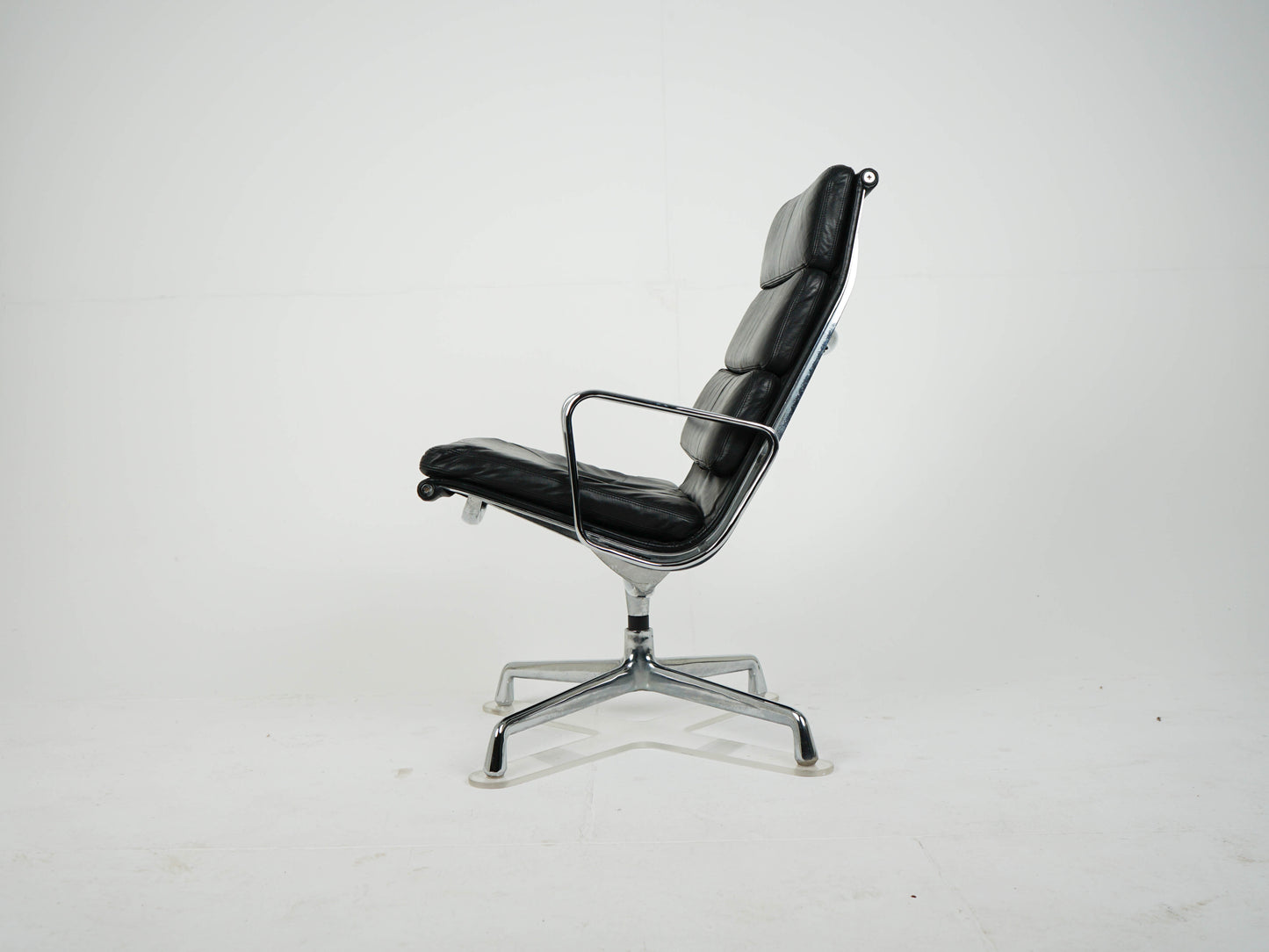 Hermann Miller EA 216 Soft Pad Lounge Chair Sessel Leder