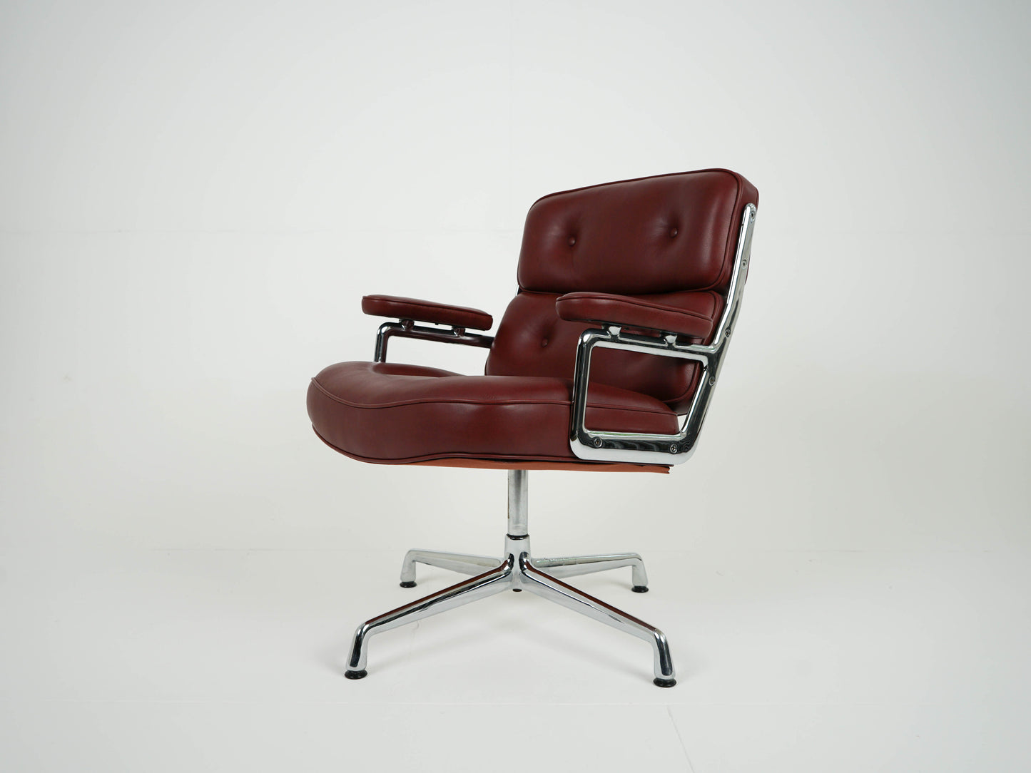 Vintage Charles Eames Lobby Chair ES108 by Herman Miller 1970s