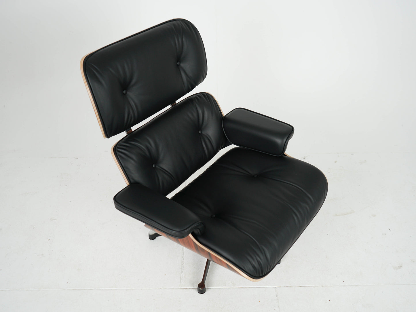 Eames Lounge Chair & Ottoman Neuwertig Nero Leder