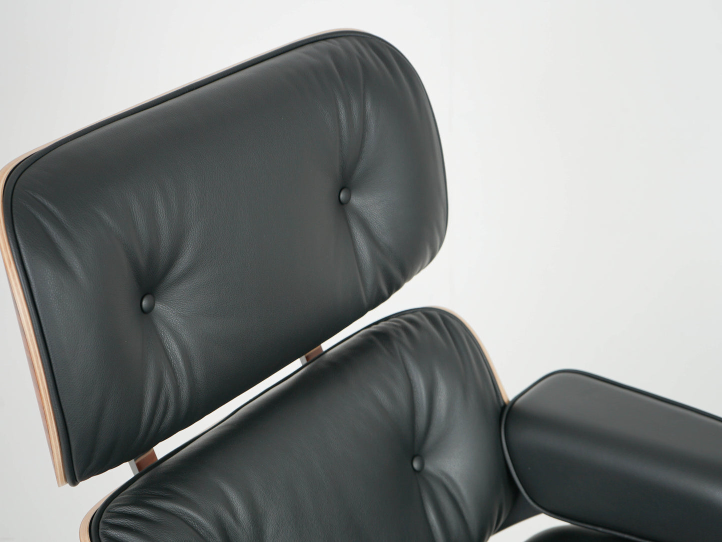 Eames Lounge Chair & Ottoman Neuwertig Nero Leder