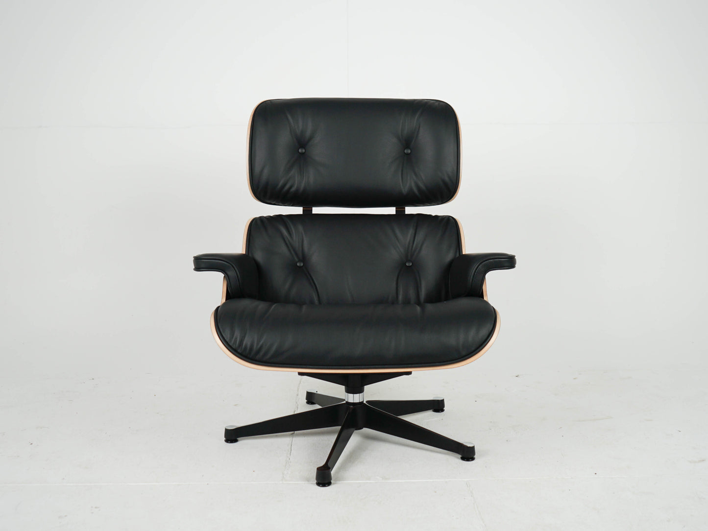 Eames Lounge Chair & Ottoman Neuwertig Nero Leder