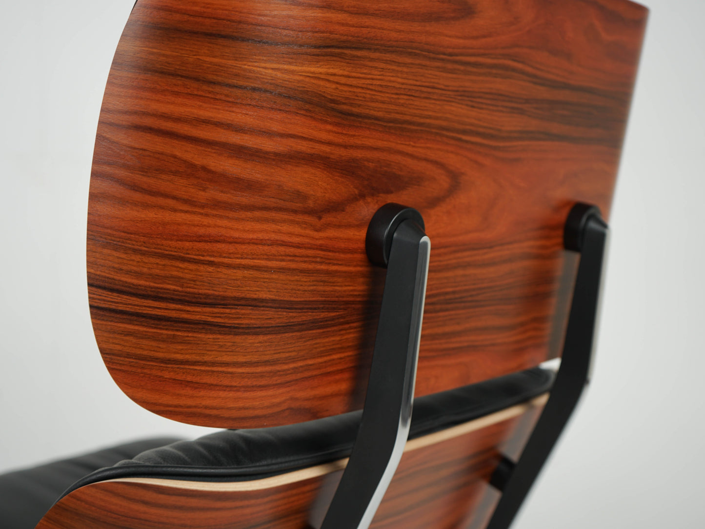 Eames Lounge Chair & Ottoman Neuwertig Nero Leder