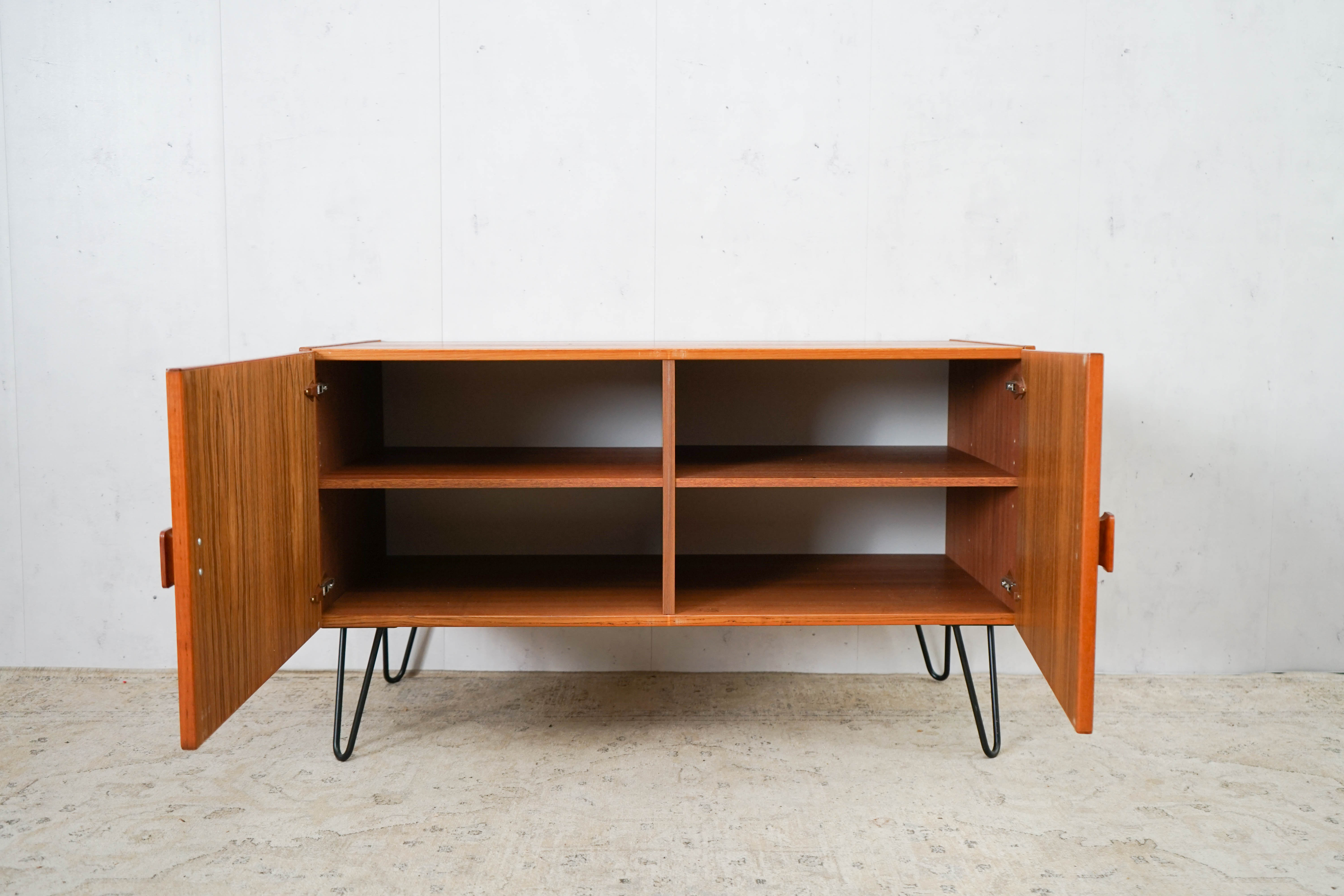 Zierliche store Kommode, 60er Vintage Teak Palisander Sideboard